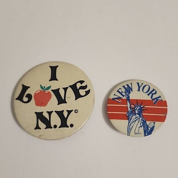 Vintage New York Button Pins Souvenir Gift I Love NY Statue of Liberty Lady - Picture 1 of 6